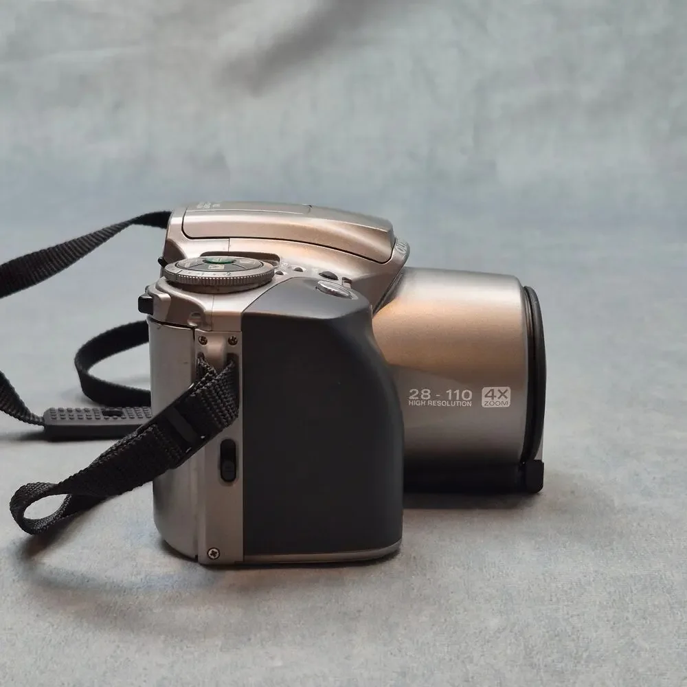 Vintage Olympus IS-30 DLX 35mm Film Camera 28-110mm Zoom Lens Quartzdate